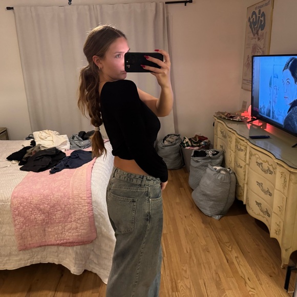 Michael Lauren Black One-Shoulder Crop Top - Picture 2 of 4